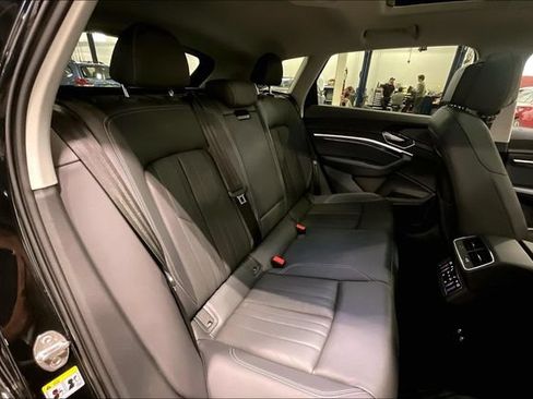 Certified 2023 Audi e-tron Premium Plus w/ Premium Plus Package AWD/4WD image 27