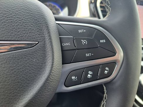 Certified 2026 Chrysler Pacifica Limited FWD image 22