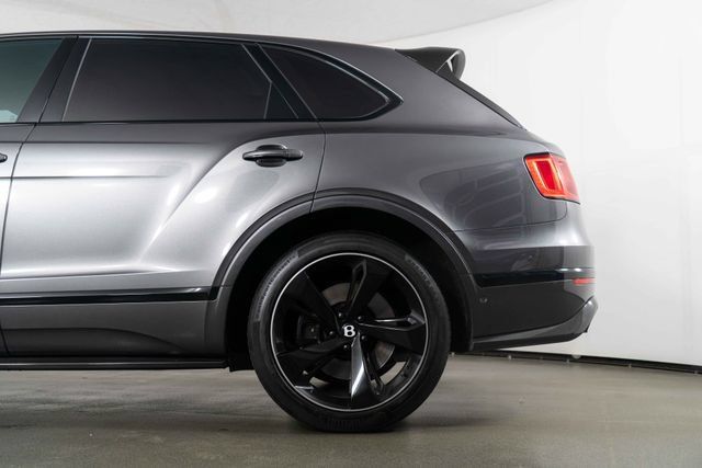 Used 2018 Bentley Bentayga AWD/4WD image 13