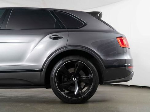 Used 2018 Bentley Bentayga AWD/4WD image 13