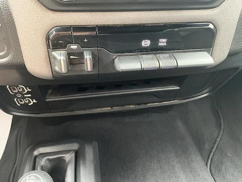 Used 2024 RAM 3500 Tradesman w/ Chrome Appearance Group AWD/4WD image 26