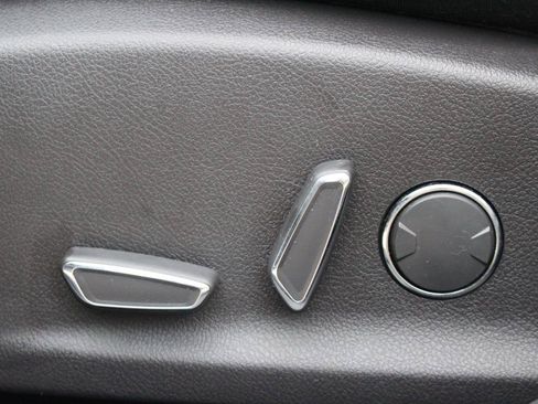 Used 2015 Ford Focus SE w/ Equipment Group 201A FWD image 14