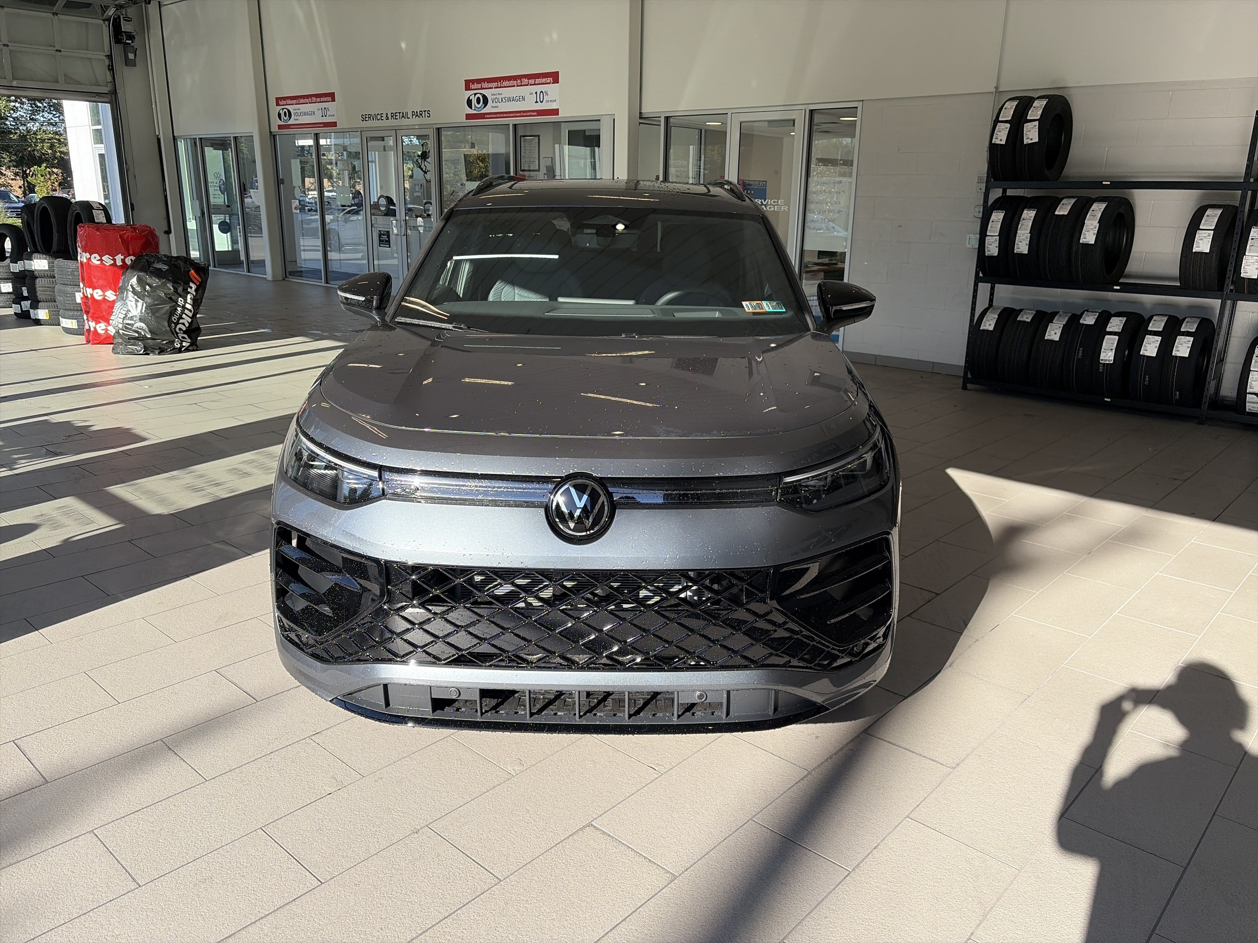 New 2026 Volkswagen Tiguan SE R-Line AWD/4WD image 2