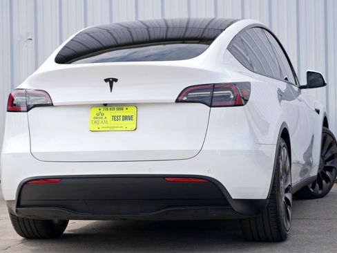 Used 2022 Tesla Model Y Performance image 5