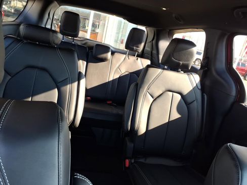 New 2026 Chrysler Pacifica Select image 21