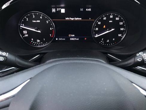 Used 2022 Buick Envision Essence w/ Technology Package I image 3