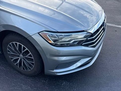 Used 2019 Volkswagen Jetta SE FWD image 3