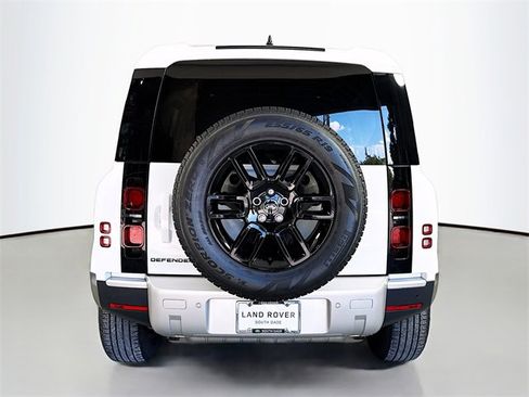 Used 2025 Land Rover Defender 110 S image 6