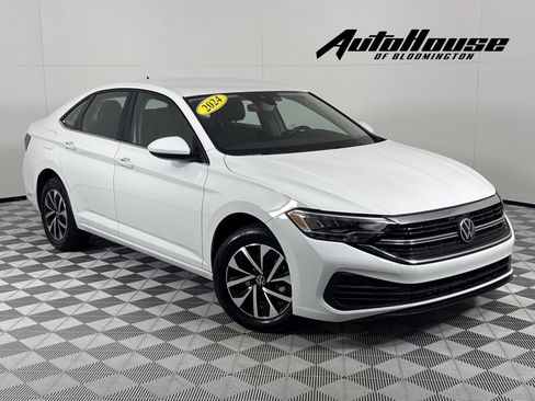 Used 2024 Volkswagen Jetta S image 1