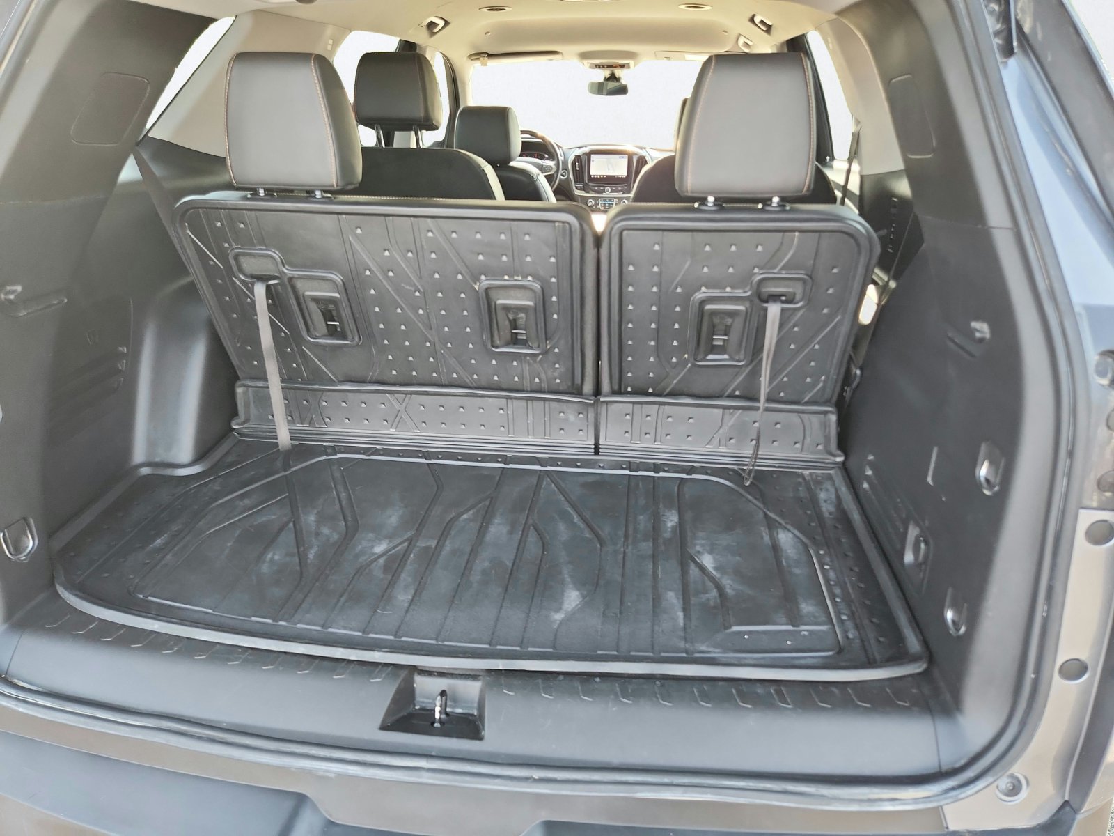Used 2020 Chevrolet Traverse RS w/ LPO, Floor Liner Package AWD/4WD image 32