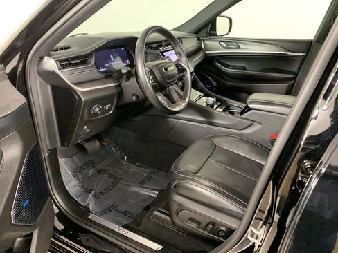 Used 2022 Jeep Grand Cherokee Overland AWD/4WD image 32