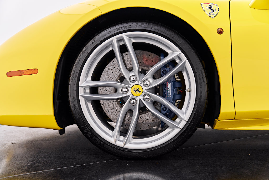 Used 2017 Ferrari 488 GTB RWD image 3