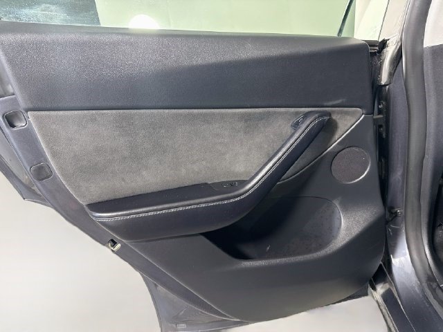 Used 2022 Tesla Model Y Long Range AWD/4WD image 24