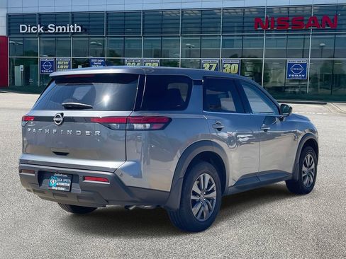 Used 2024 Nissan Pathfinder S image 6