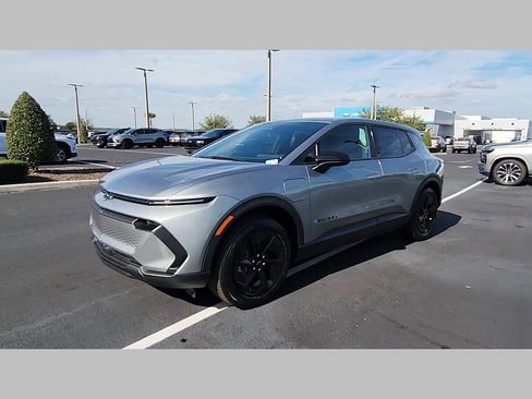 New 2026 Chevrolet Equinox EV LT image 14