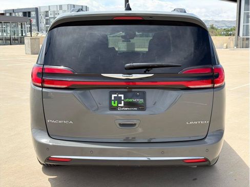 Used 2023 Chrysler Pacifica Limited FWD image 7