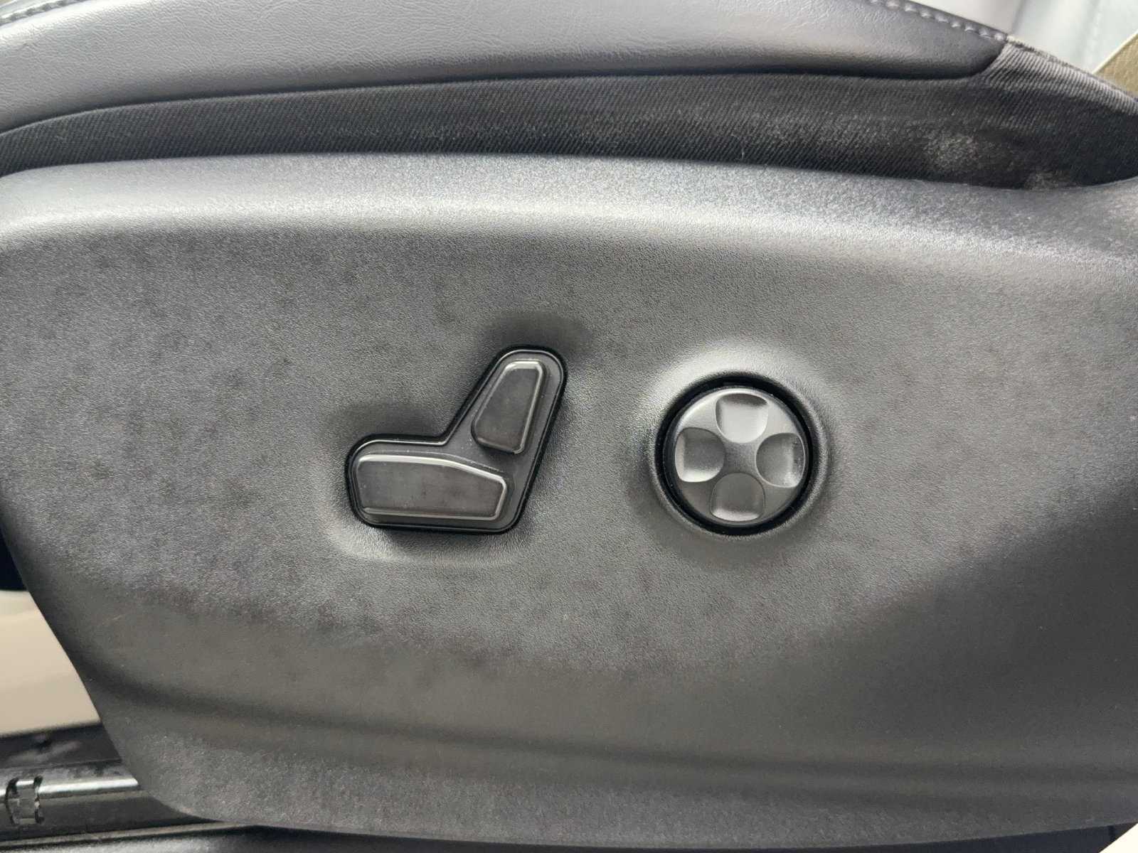 Used 2023 Chrysler Pacifica Touring-L FWD image 18