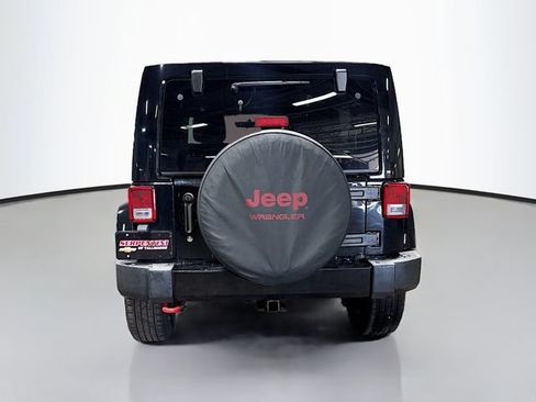 Used 2012 Jeep Wrangler Unlimited Sahara AWD/4WD image 7