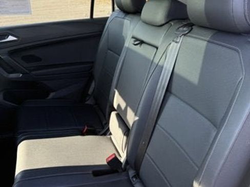 Certified 2019 Volkswagen Tiguan SE w/ Panoramic Sunroof Package image 9