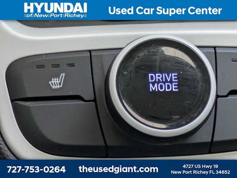 Certified 2025 Hyundai Venue Limited FWD image 24
