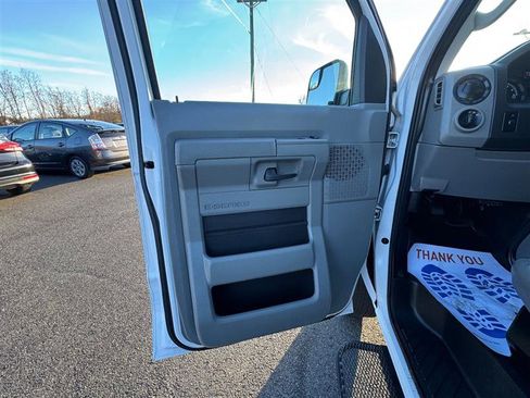 Used 2014 Ford E-250 and Econoline 250 Extended w/ Power Group image 31