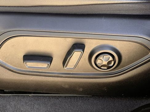 Used 2023 Jeep Grand Cherokee L Limited w/ Luxury Tech Group II image 26