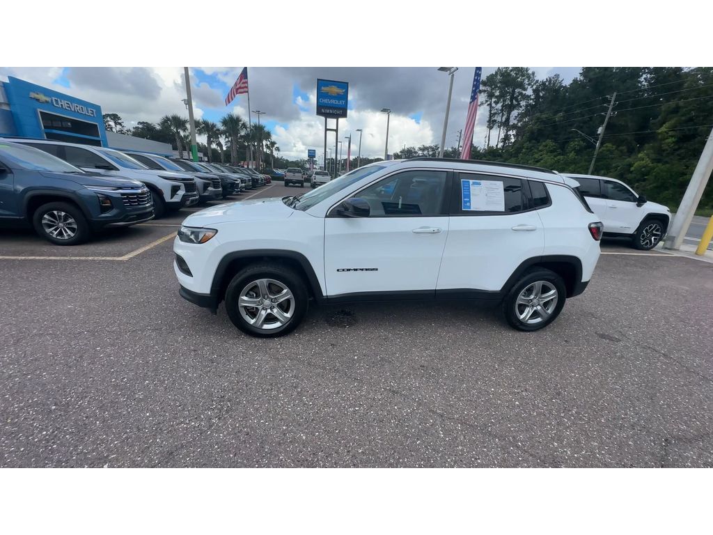 Used 2024 Jeep Compass Latitude AWD/4WD image 4