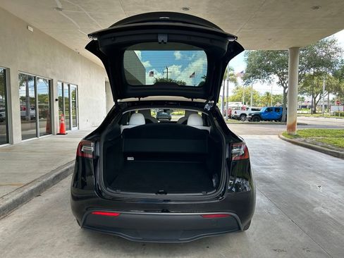 Used 2024 Tesla Model Y Long Range AWD/4WD image 29