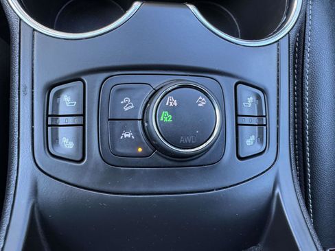 Used 2023 GMC Terrain SLT image 26