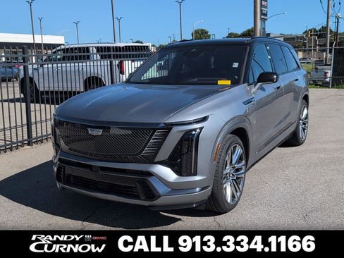 Used 2026 Cadillac Vistiq Platinum w/ LPO, Floor Liner Package AWD/4WD image 1