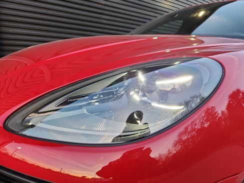 Certified 2024 Porsche Macan Base image 12