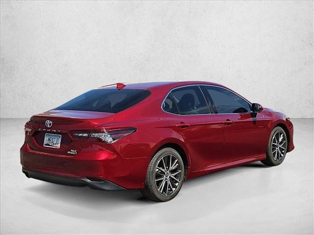 Used 2022 Toyota Camry XLE FWD image 5
