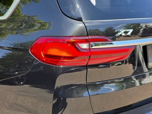Used 2021 BMW X7 xDrive40i w/ Premium Package AWD/4WD image 38