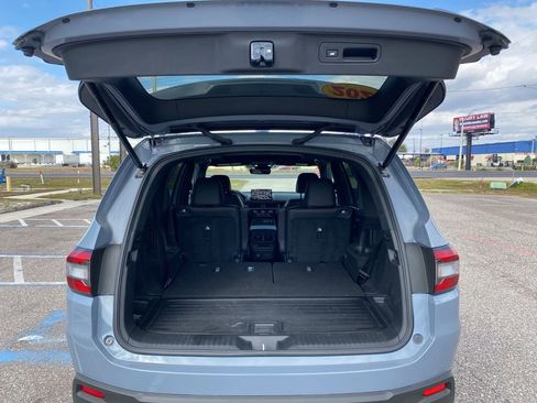 Used 2025 Honda Pilot TrailSport image 13