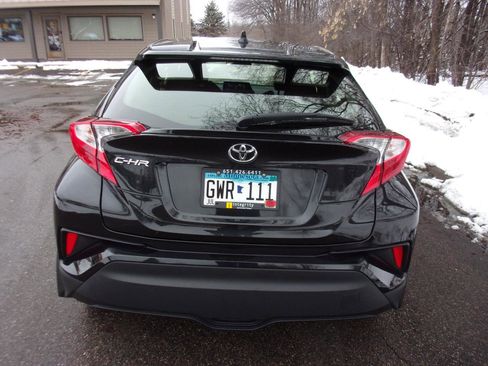Used 2021 Toyota C-HR XLE image 4