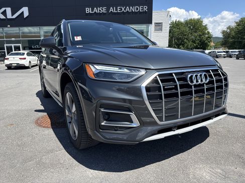 Used 2023 Audi Q5 2.0T Premium w/ Convenience Package AWD/4WD image 1