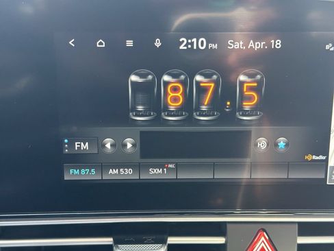 Used 2022 Hyundai Elantra Limited FWD image 13