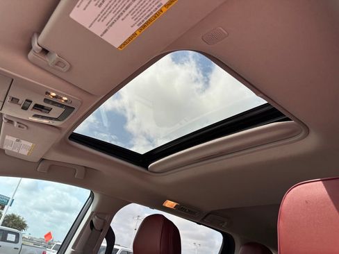 Used 2024 Toyota Sienna LE w/ LE Plus Package FWD image 14