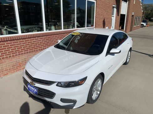 Used 2018 Chevrolet Malibu LT image 4