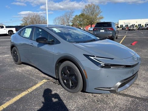 New 2026 Toyota Prius SE image 3