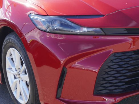 Used 2025 Toyota Camry LE image 3