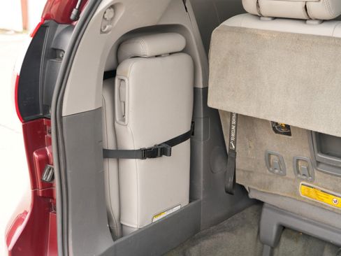 Used 2016 Toyota Sienna XLE image 39