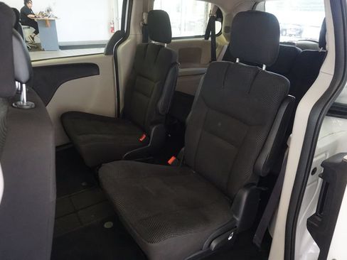 Used 2020 Dodge Grand Caravan SE FWD image 15