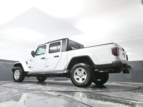 Used 2022 Jeep Gladiator Sport image 54