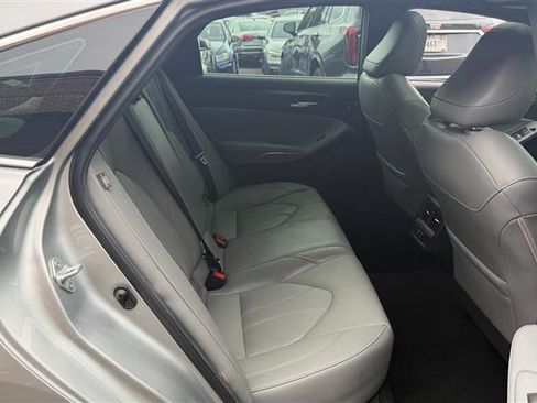 Used 2022 Toyota Avalon XLE w/ Moonroof Package FWD image 19