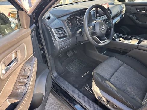 Used 2024 Nissan Rogue SV image 9