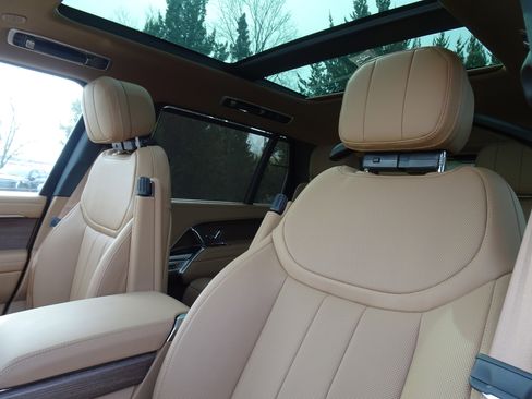 New 2026 Land Rover Range Rover Long Wheelbase SE image 15