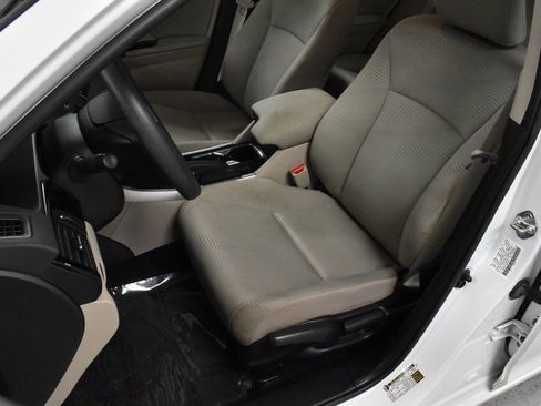 Used 2017 Honda Accord LX image 13