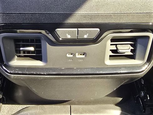 Used 2024 GMC Sierra 1500 AT4 w/ Technology Package AWD/4WD image 19