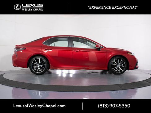 Used 2023 Toyota Camry SE w/ Cold Weather Package FWD image 4